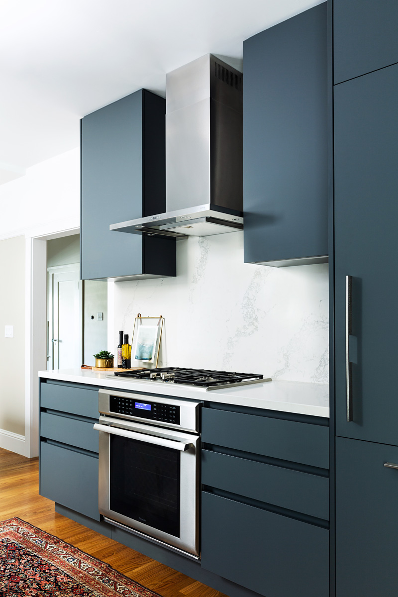 kitchen_interior_navy_stove